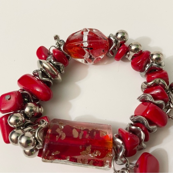 Red Beaded Stretch Bracelet Silver Tone Charms - Picture 3 of 14